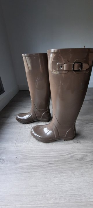 Botas agua altas t36. de segunda mano por 10 EUR en Torrent en WALLAPOP