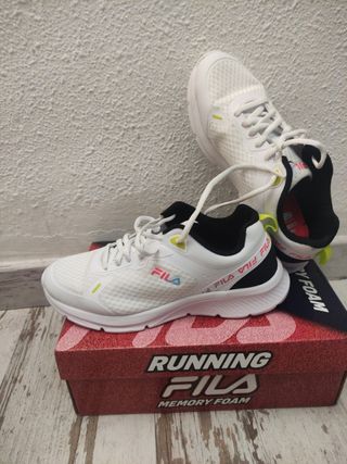 Zapatillas Fila talla 38 de segunda mano por 32 EUR en Alfafar en WALLAPOP