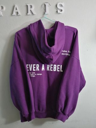 Sudadera Lila Pull \u0026amp; Bear de segunda mano por 16 EUR en Badalona en  WALLAPOP