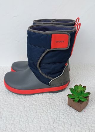 CROCS botas nieve de segunda mano por 30 EUR en Badalona en WALLAPOP