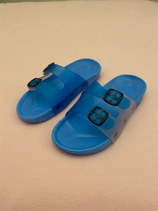 Chanclas - 39 de segunda mano por 3 EUR en León en WALLAPOP