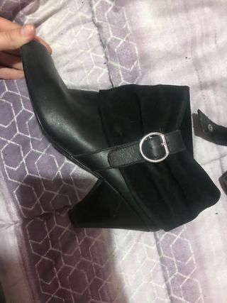 Botines negros fosco n39 de segunda mano por 5 EUR en Vilafranca del  Penedès en WALLAPOP