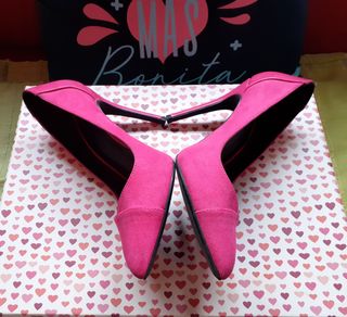 Zapatos de tacón fucsia de segunda mano en Madrid en WALLAPOP