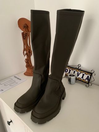 Bota de agua verde militar 36 zara de segunda mano por 40 EUR en Barcelona  en WALLAPOP