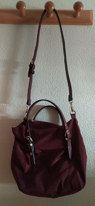 Bolso granate de Zara (Basic) de segunda mano por 10 EUR en Salamanca en  WALLAPOP