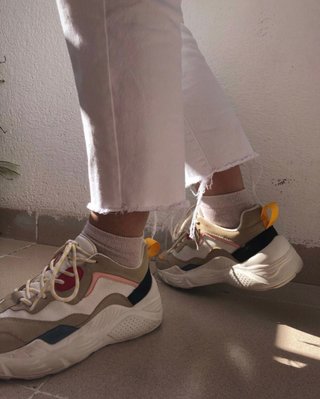 Zapatillas colorines Stradivarius de segunda mano por 15 EUR en Jaén en  WALLAPOP
