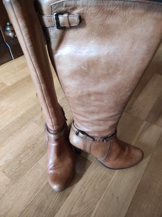 Botas altas Hispanitas de segunda mano por 40 EUR en Madrid en WALLAPOP