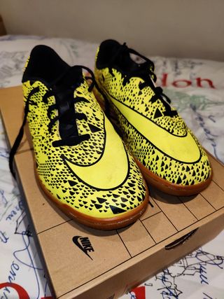 Zapatillas Nike talla 38.5 de segunda mano por 13 EUR en Catarroja en  WALLAPOP