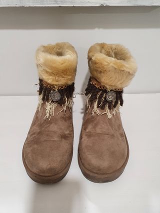 Botin tipo Ugg 38 de segunda mano por 7 EUR en Sant Feliu de Llobregat en  WALLAPOP