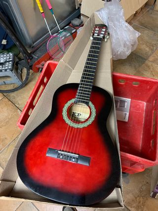 Guitarra Española Ng Radalj Roja Vendo O Permuto en Córdoba Vende