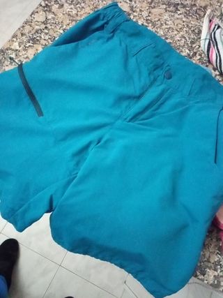 Pantalón corto Quechua de segunda mano por 2 EUR en Cedeira en WALLAPOP