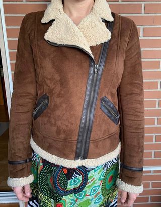 Chaqueta borrego Zara de segunda mano por 18 EUR en Almería en WALLAPOP