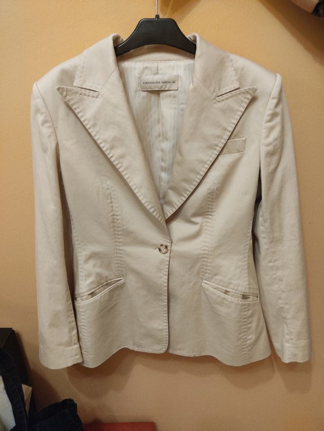 Americana Purificación García. Talla 42.