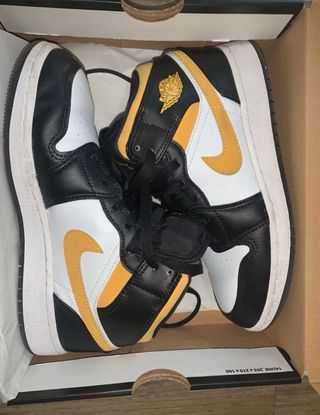 Air Jordan 1 Mid White Pollen Black (GS) Talla 36, de segunda mano por 150  EUR en Montgat en WALLAPOP