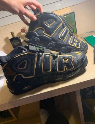 Zapatillas nike uptempo negras y doradas de segunda mano en San Fernando  Naval en WALLAPOP