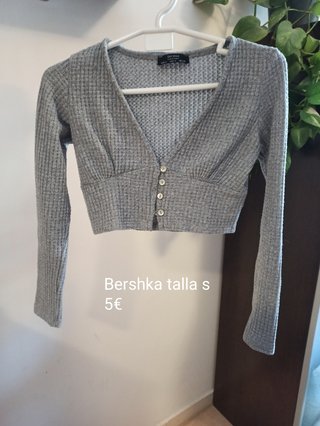 Ropa Bershka \\/ Manga de segunda mano por 3 EUR en Alhaurín de la Torre en  WALLAPOP