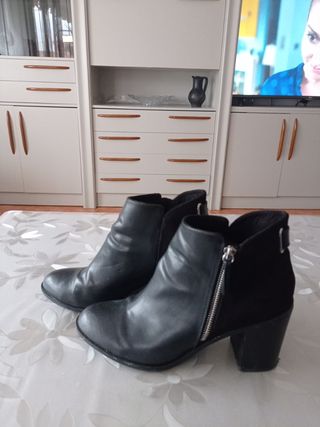 Botines talla 40 muy cómodos de segunda mano por 10 EUR en Alcantarilla en  WALLAPOP