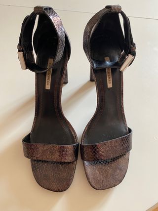 Sandalias serpiente zara woman de segunda mano por 15 EUR en Palencia en  WALLAPOP