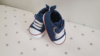 Zapatillas bebe Ots T.16 NUEVAS! de segunda mano por 10 EUR en Valencia en  WALLAPOP