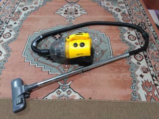 Aspirador - aspiradora sin bolsa Zanussi de segunda mano por 35 EUR en  Ourense en WALLAPOP