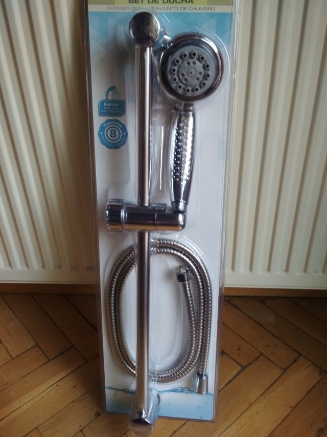 Novo, conjunto de chuveiro.