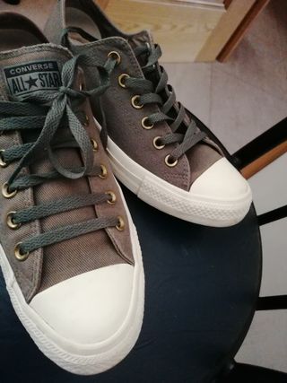Zapatillas converse militar de segunda mano por 22 EUR en Linares en  WALLAPOP