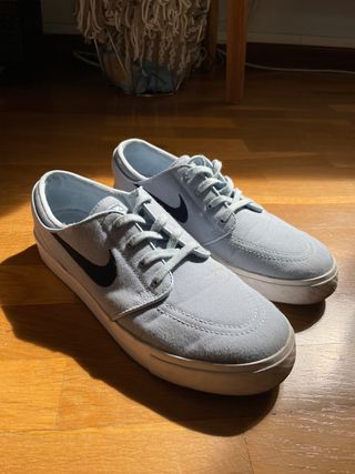 Zapatillas Nike Talla 41 de segunda mano por 40 EUR en Zamora en WALLAPOP