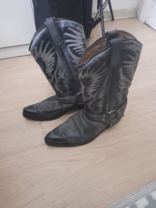 Botas camperas hombre talla 41 de segunda mano por 85 EUR en Barcelona en  WALLAPOP