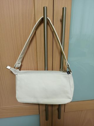 Bolso blanco de Shein de segunda mano por 3 EUR en Bilbao en WALLAPOP