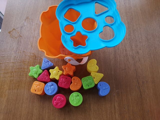 Cubo con piezas encajables