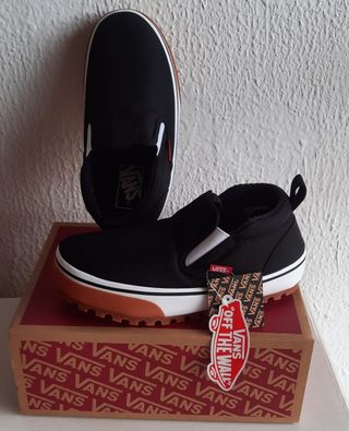 Zapatillas Vans negras de segunda mano por 39 EUR en Alicante en WALLAPOP
