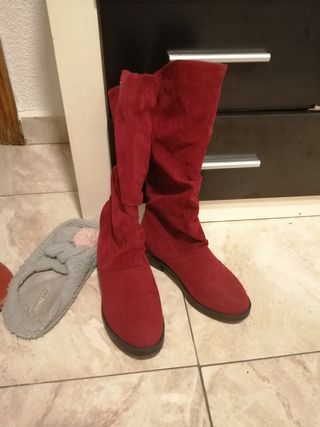 Botas altas rojas de segunda mano por 7 EUR en Getafe en WALLAPOP