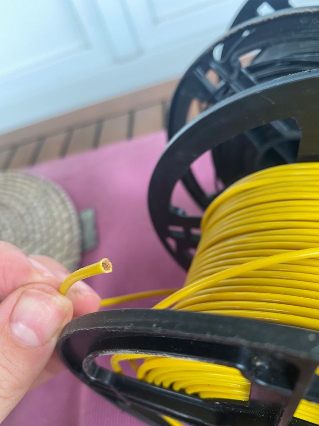 Cables 2mm ( más de 30metros cada uno)