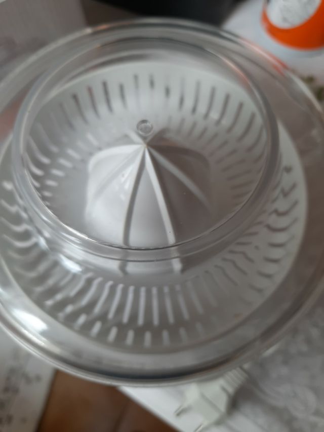 Practico e indispensable exprimidor electrico