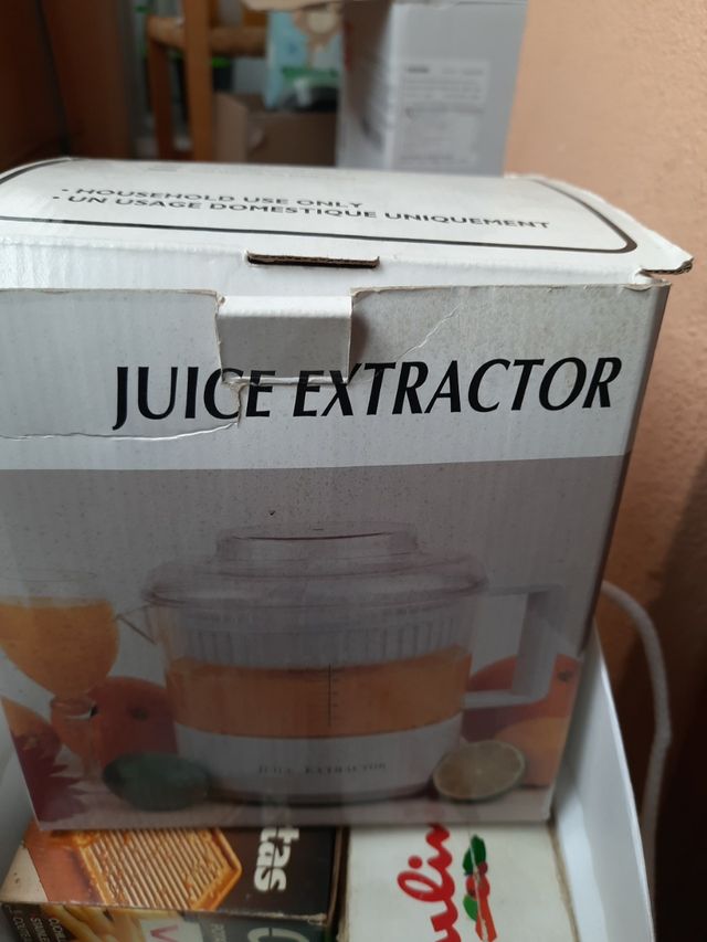 Practico e indispensable exprimidor electrico