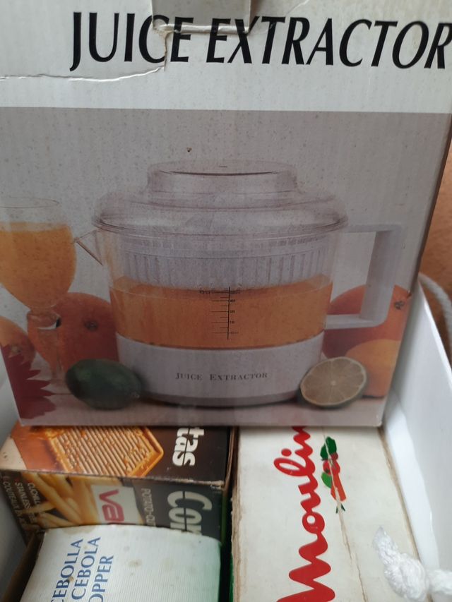 Practico e indispensable exprimidor electrico