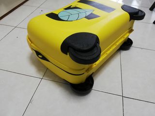 Maleta Samsonite infantil correpasillos de segunda mano por 20 EUR en  Eivissa-San Juan en WALLAPOP
