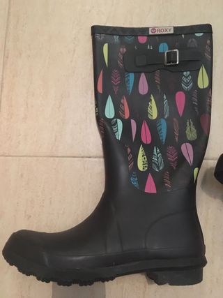 Botas de agua de la marca Roxy en perfecto estado de segunda mano por 25  EUR en Tarragona en WALLAPOP