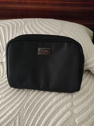 Neceser Hugo Boss de segunda mano por 15 EUR en Pamplona en WALLAPOP