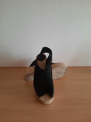Sandalias cuña de esparto Bimba y Lola de segunda mano por 15,5 EUR en  Vitoria-Gasteiz en WALLAPOP