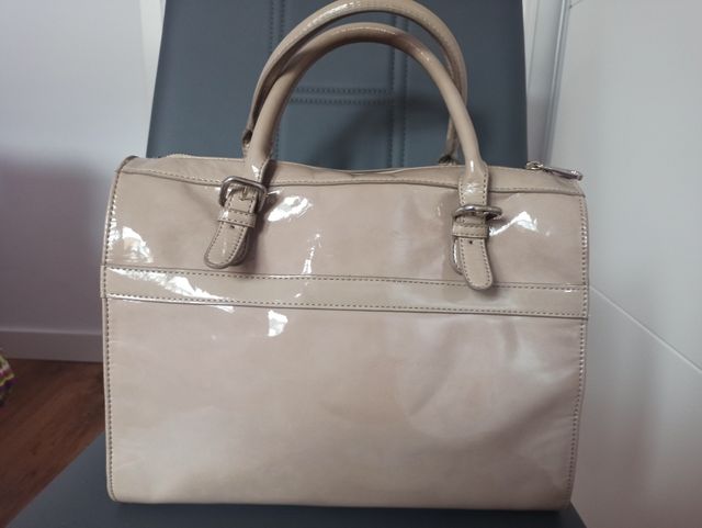 Bolso charol beige grande