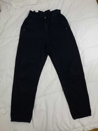 Pantalon paper bag ZARA de segunda mano por 12 EUR en Pamplona en WALLAPOP
