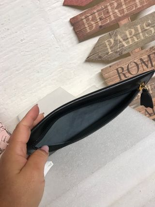 BOLSO CLUTCH TOUS PIEL NEGRA CON RELIEVE OSO
