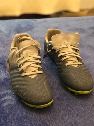Zapatos de deporte (KIPSTA) de segunda mano por 10 EUR en Xirivella en  WALLAPOP