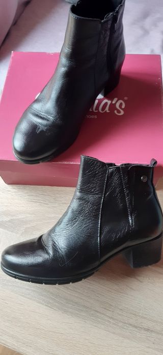 Botines de piel, pies delicados. Talla 40 de segunda mano por 25 EUR en  Segur de Calafell en WALLAPOP