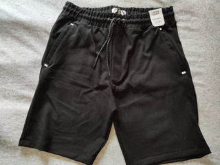 Pantalón corto chándal Pull and Bear de segunda mano por 11 EUR en Valencia  en WALLAPOP