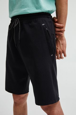 Pantalón corto chándal Pull and Bear de segunda mano por 11 EUR en Valencia  en WALLAPOP
