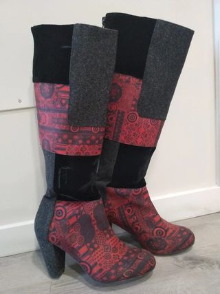 Botas altas Desigual casi nuevas de segunda mano por 37 EUR en  Vitoria-Gasteiz en WALLAPOP