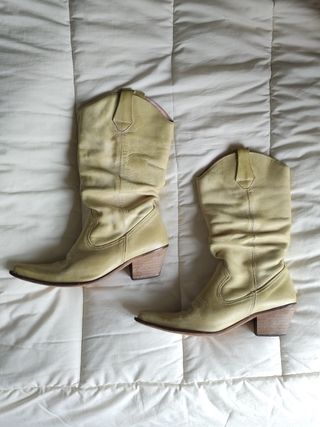 Botas camperas color verde lima de segunda mano por 21 EUR en Burgos en  WALLAPOP