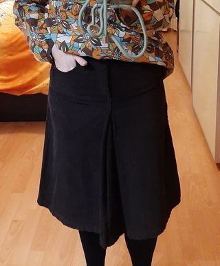 Falda de pana de Zara de segunda mano por 8 EUR en Badalona en WALLAPOP